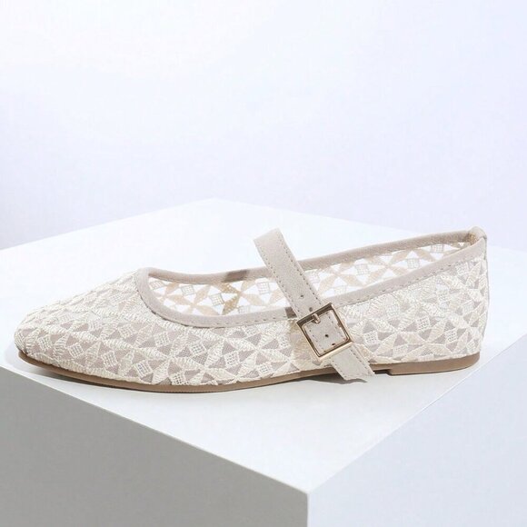 Apricot Elegant Women\'s Hollow Out Slip-On Flats